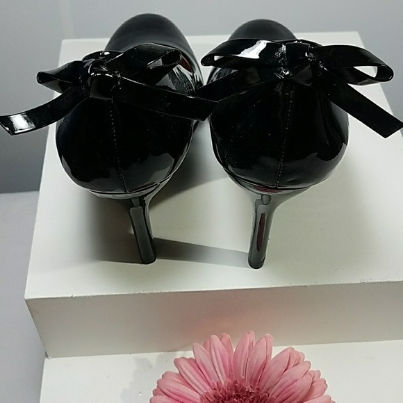 🌸- Mootsies Tootsies Black Patent Leather Pump - Picture 2 of 6